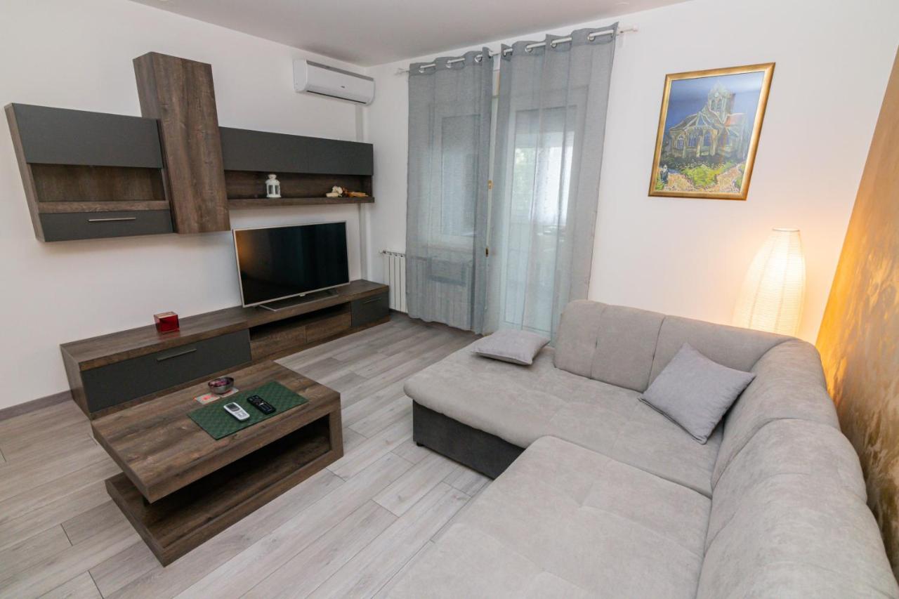 Apartment Nevera Rijeka Exterior photo